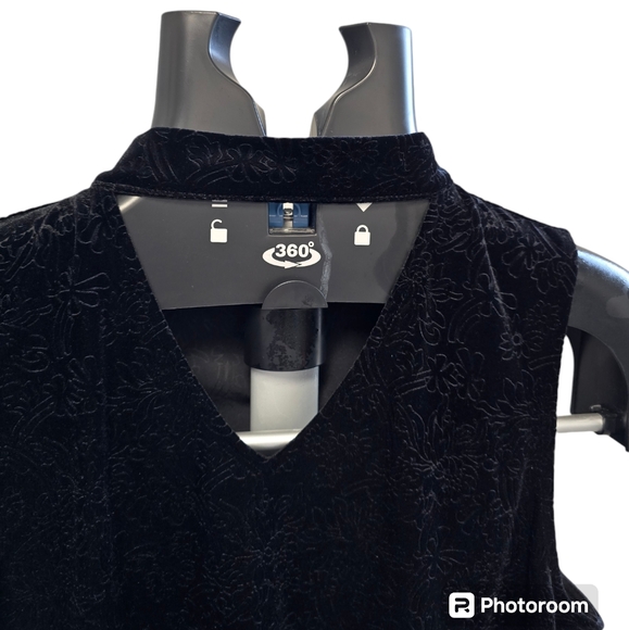 Altered State Choker Neck Trapeze Blk Embossed Velvet Dress Sz Large Sle… - Picture 3 of 9
